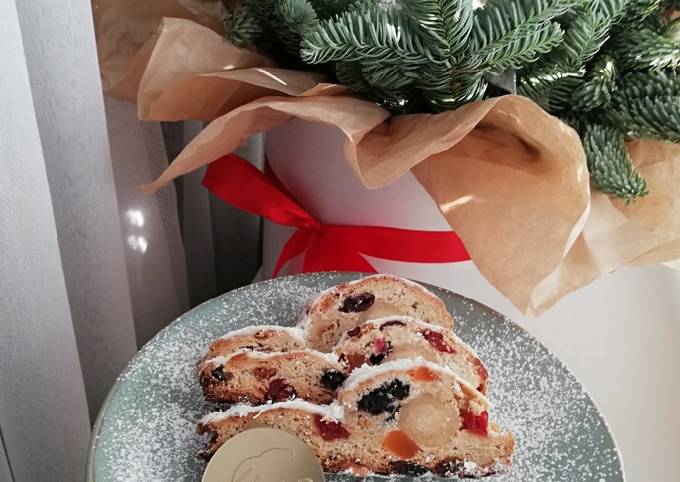 Штоллен (німецький різдвяний кекс)