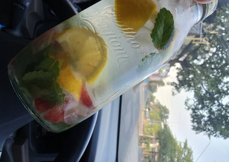 Cara menyiapkan Infused water  yang Enak