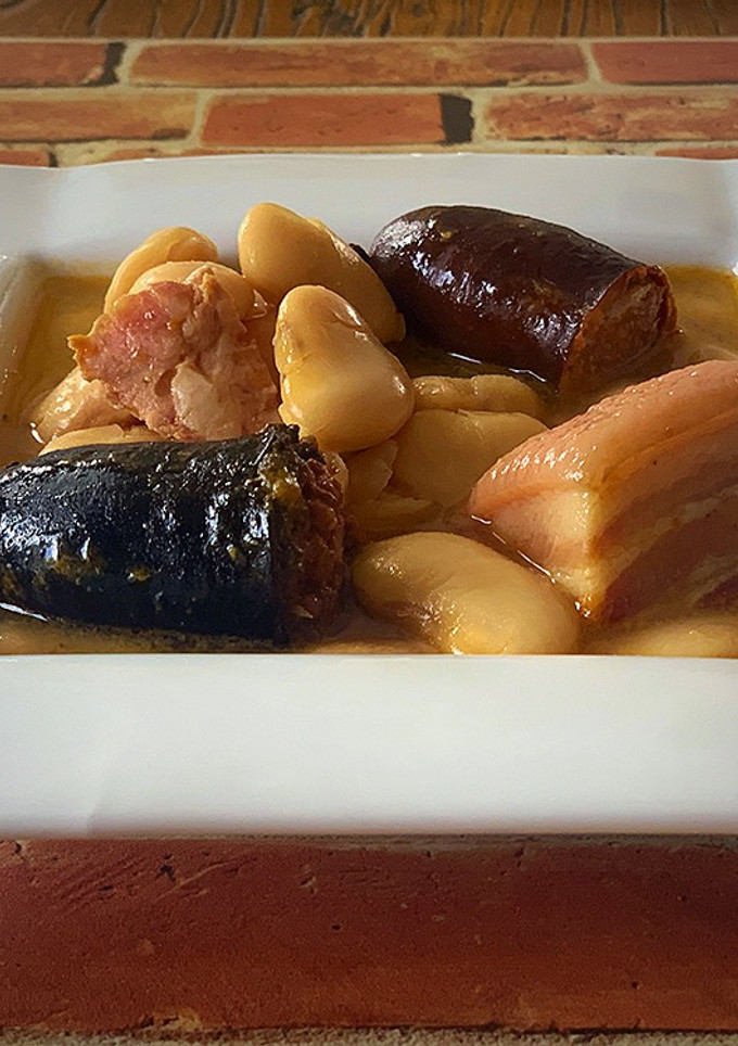 Una foto de Fabada en olla exprés