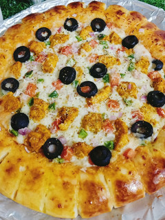 A picture of Cheesy Bites Tikka Pizza 🍕🍕.