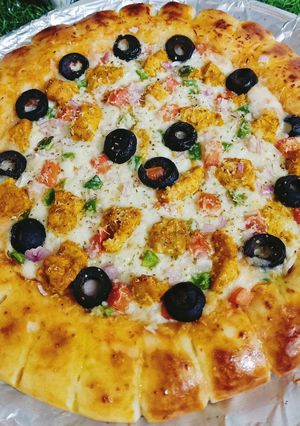 A picture of Cheesy Bites Tikka Pizza 🍕🍕.