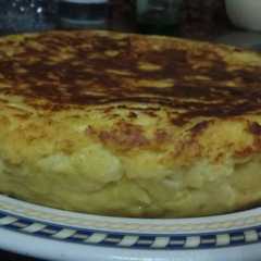 Una foto de Tortilla de patatas gorda y fácil