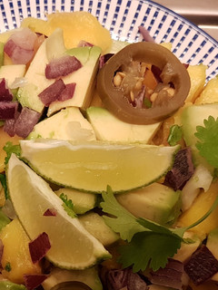 Una foto de Ensalada de Mango, Aguacate y Jalapeños