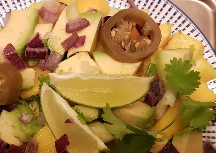 Ensalada de Mango, Aguacate y Jalapeños