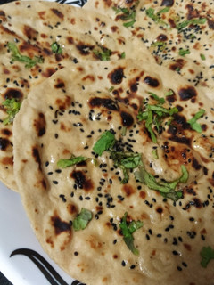 વ્હિટ બટર નાન (wheat butter naan in Gujarati) રેસીપી મુખ્ય ફોટો