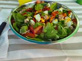 Ensalada fresca 😋, con tomate y pimientos asados en tiras