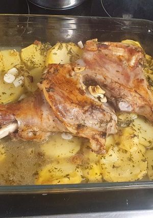 Una foto de Ternasco de Aragón asado con patatas