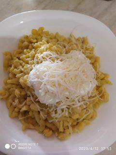 Sajtos tejfölös gluténmentes nokedli recept fotója