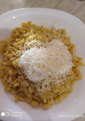 Sajtos tejfölös gluténmentes nokedli recept fotója