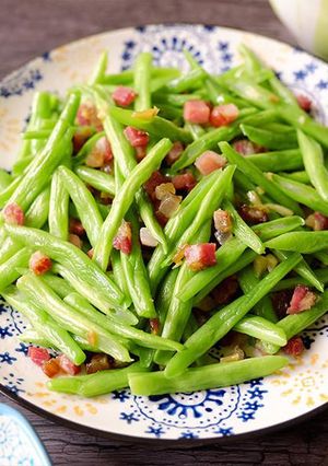 臘肉蒜炒四季豆 的食譜成品照片