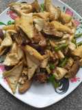 Tahu Coklat Tumis Jamur Hioko Kering