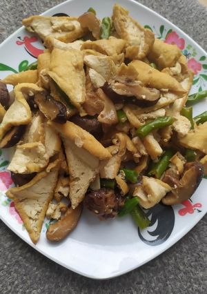 Foto resep Tahu Coklat Tumis Jamur Hioko Kering