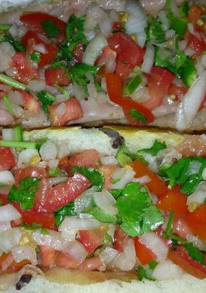 Una foto de Molletes CON JAMÓN Y PICO DE GALLO A LA Mario's