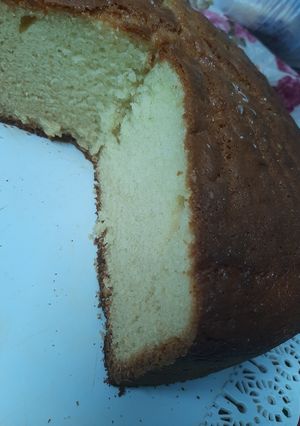 Una foto de Bizcochuelo esponjoso en lata de dulce de batata