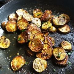 A picture of Brinjal tawa fry.