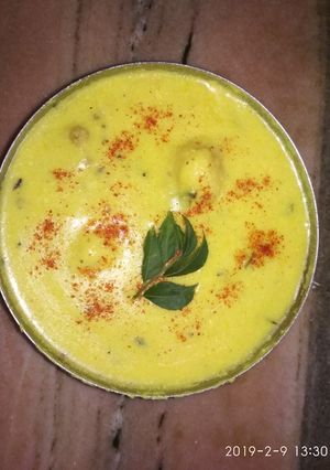 A picture of Besan Kadhi.