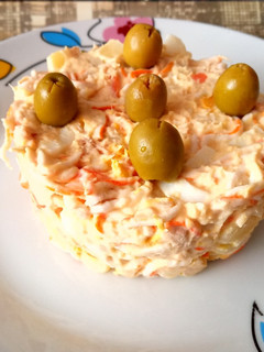 Una foto de Ensaladilla de atún en escabeche y surimi