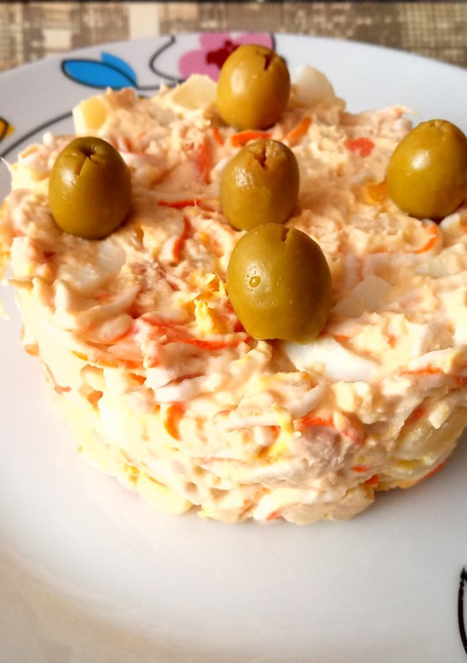 Una foto de Ensaladilla de atún en escabeche y surimi