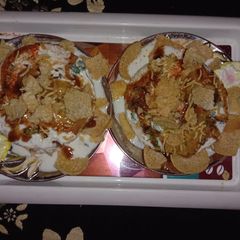 A picture of Bread Dahi Bhalla.