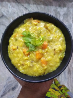 ஓட்ஸ் கிச்சடி (Oats kichadi recipe in tamil) செய்முறை முக்கிய புகைப்படம்