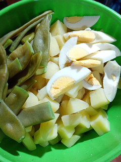 Una foto de Ensalada de chaucha, papa y huevo