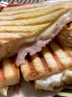 Φωτογραφία της συνταγής Τοστ μπέικον, φέτα, κίτρινο τυρί