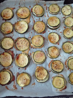 Una foto de Calabacines rellenos de jamón york y queso