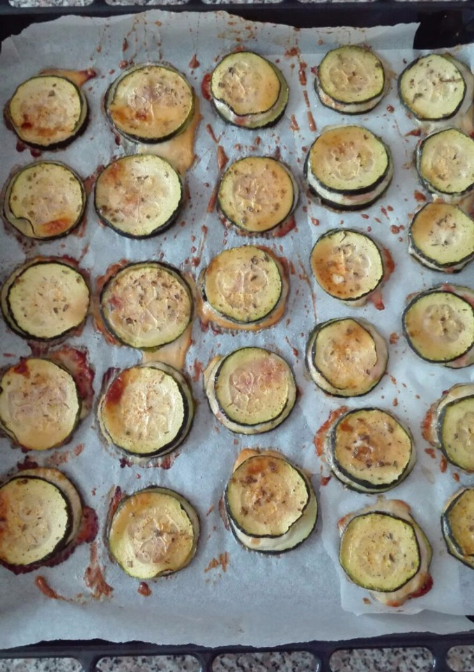 Una foto de Calabacines rellenos de jamón york y queso