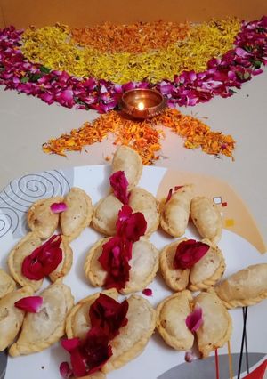 A picture of નવા વર્ષના સ્પેશિયલ ડ્રાયફ્રુટ માવા ઘુઘરા.