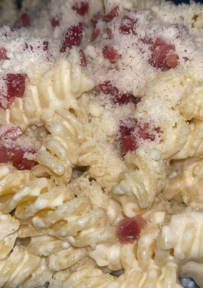 Una foto de Pasta con jamón y nata