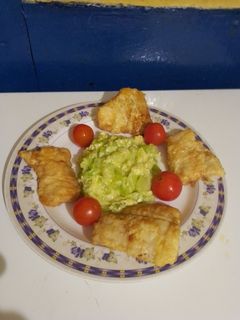 Una foto de Calabacín revuelto con huevo y filetes de merluza rebozada👩‍🍳