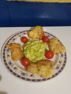 Una foto de Calabacín revuelto con huevo y filetes de merluza rebozada👩🍳