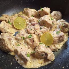 A picture of Chicken in Lemon Butter Sauce / Chicken with creamy Lemon Butter Sauce.