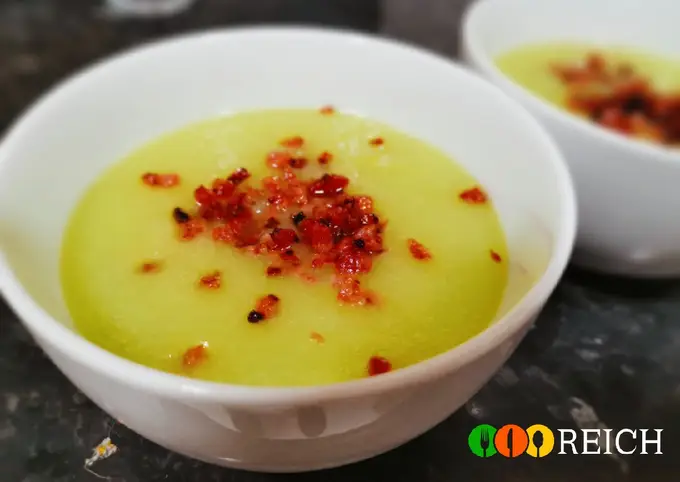 Manera fácil Preparar  Sopa fría de melón y pepino con crujiente de jamón