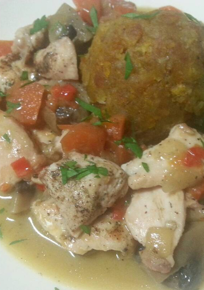 Una foto de Pechuga escabechada con mofongo