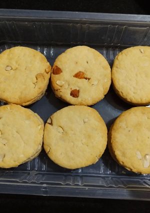 ડ્રાયફ્રુટ કુકીઝ (Dryfruits Cookies Recipe In Gujarati) રેસીપી મુખ્ય ફોટો