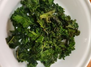 Una foto de Chips de kale