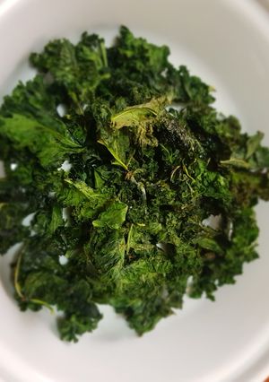 Una foto de Chips de kale