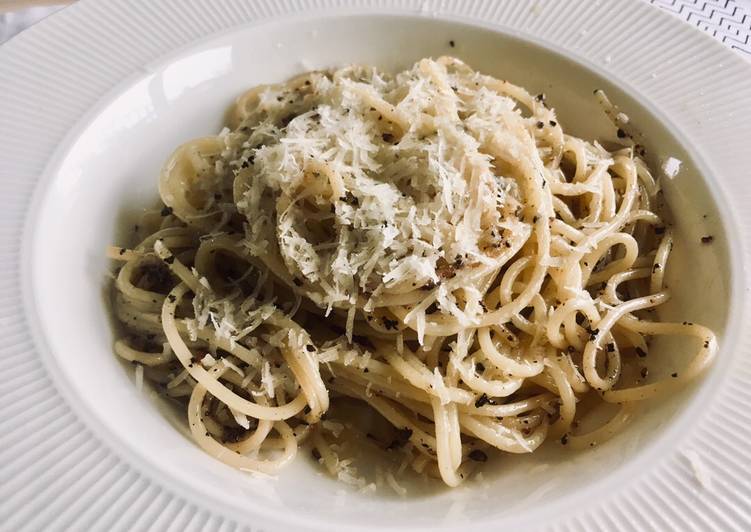 How to Prepare Delicious Cacio e Pepe 🧀