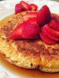 Hotcake de avena y frutillas