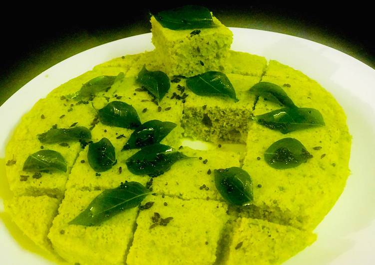 Spinach Khaman Dhokla