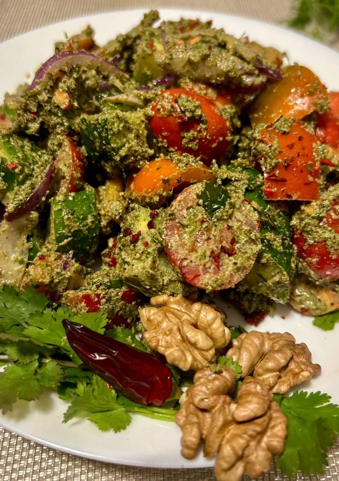 Овочевий салат з горіховой заправкой🥗
