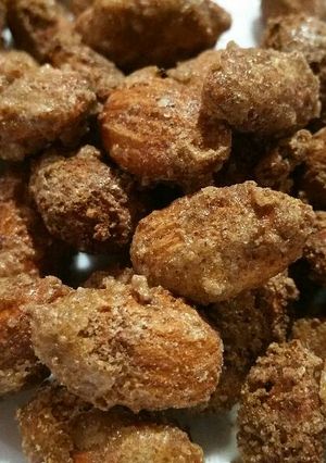 A picture of Cinnamon crusted almonds.
