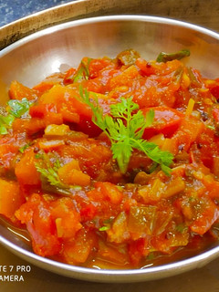 A picture of Spring Onion Tomato Chutney !!.