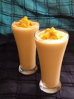 મેંગો શેક (Mango Shake Recipe In Gujarati) રેસીપી મુખ્ય ફોટો