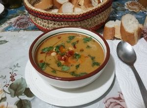 Une photo de Soupe orientale aux pois chiches🥣