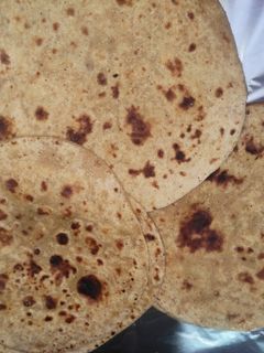 आलू का पराठा (aloo ka paratha recipe in Hindi) रेसिपी मुख्य फोटो