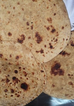 आलू का पराठा (aloo ka paratha recipe in Hindi) रेसिपी मुख्य फोटो
