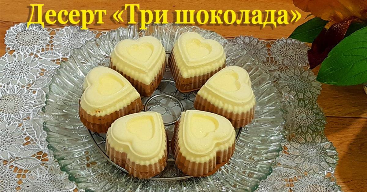 Простой десерт из взбитый сливок, ягод и печенья