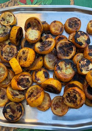Une photo de Courgettes jaunes marinées grillées à la plancha